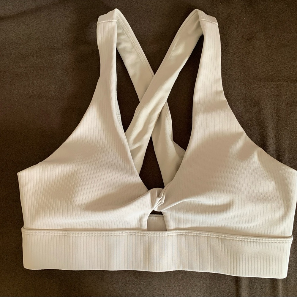 Fabletics Oasis Rib Twist Medium Impact Sports Bra -Cream color - Small